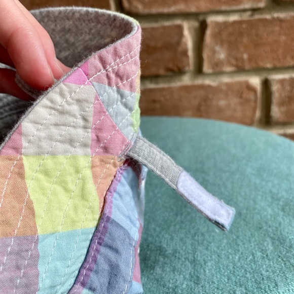 6-12M Gap Reversible Hat - Grey and Rainbow Plaid - Picture 9 of 9